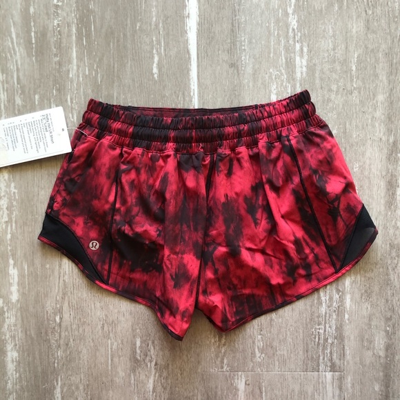 Lululemon Hotty Hot Short II 2.5" *Game Day - Picture 7 of 7